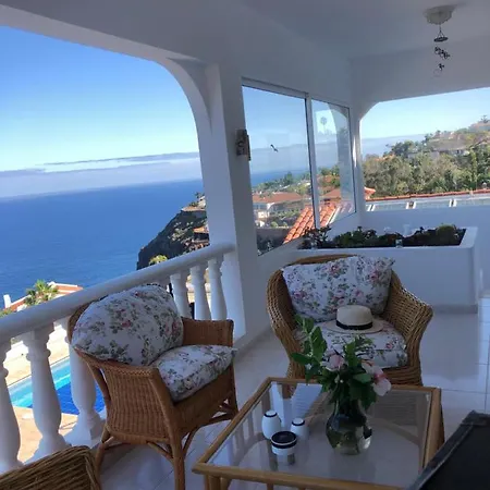 Hibiscus Villa *